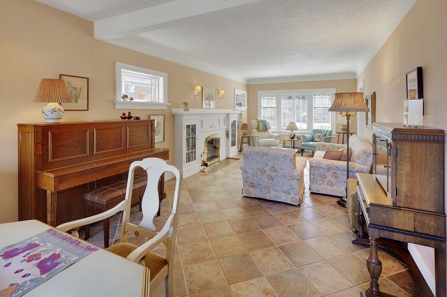 3657 W 14th Avenue Vancouver, BC - 21