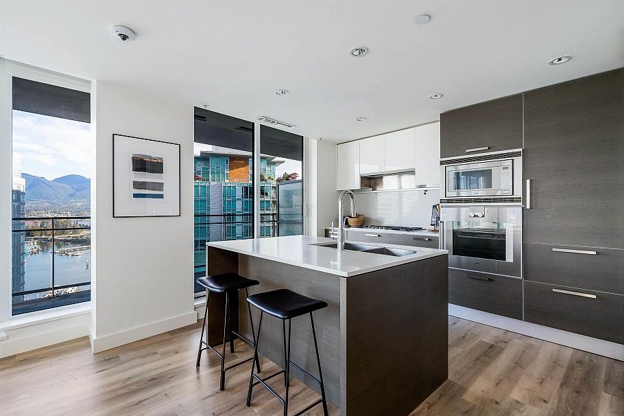 2101 1499 W Pender Street Vancouver, BC - 3