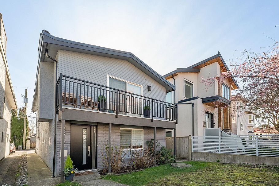 3616 E Georgia Street Vancouver, BC - 1