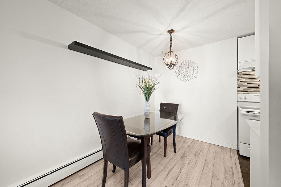 203 131 W 4th Street North Vancouver, BC - 5