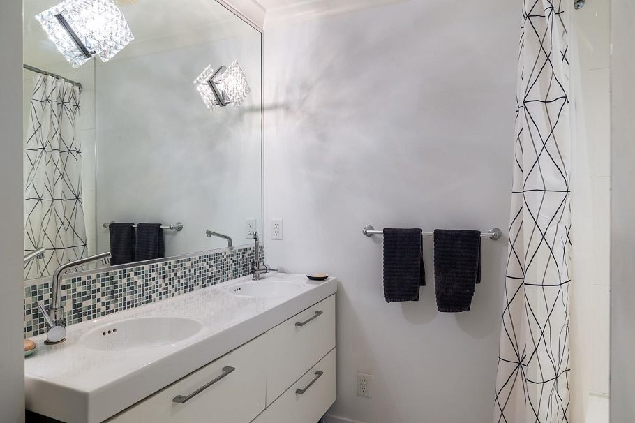 3432 W 13th Avenue Vancouver, BC - 27