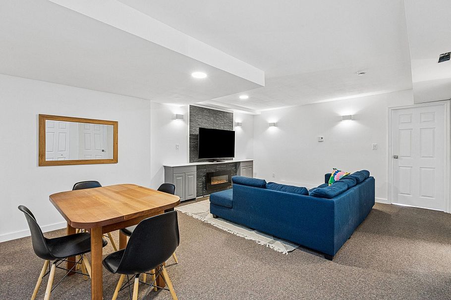 5709 Owl Court North Vancouver, BC - 23