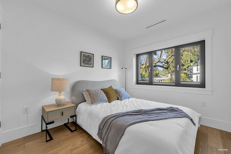 1 1722 W 68th Avenue Vancouver, BC - 9