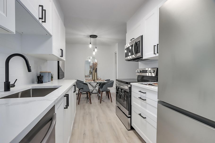 206 1622 Frances Street Vancouver, BC - 4