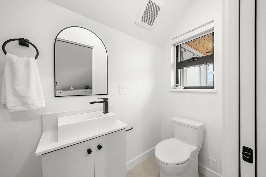 2 2247 Parker Street Vancouver, BC - 23