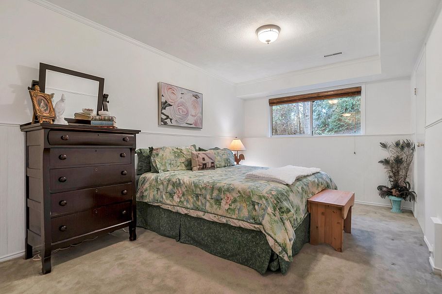 12 3634 Garibaldi Drive North Vancouver, BC - 33