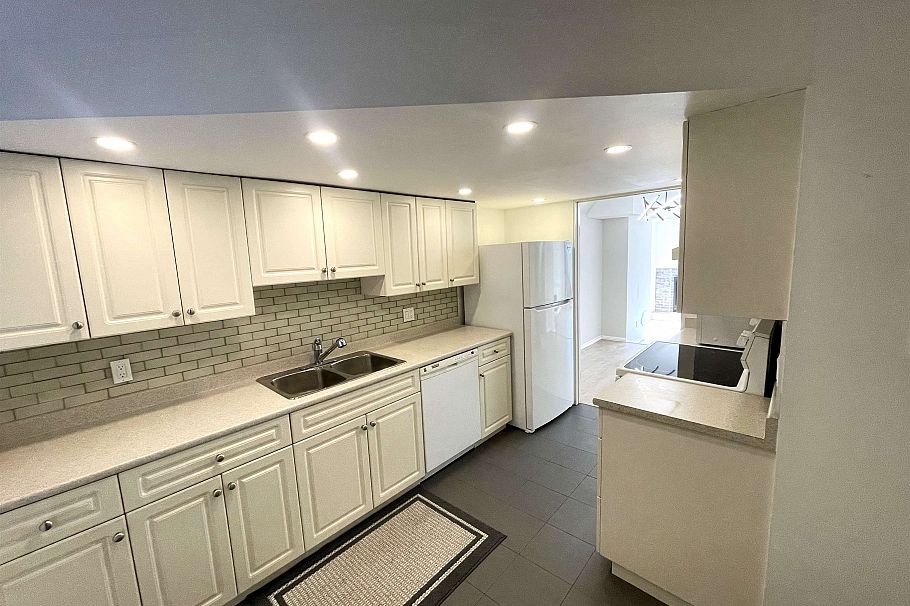 8132 Laval Place Vancouver, BC - 7