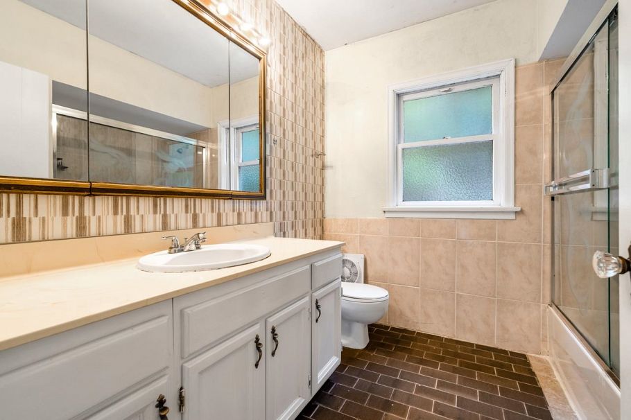 1441 W 49th Avenue Vancouver, BC - 18