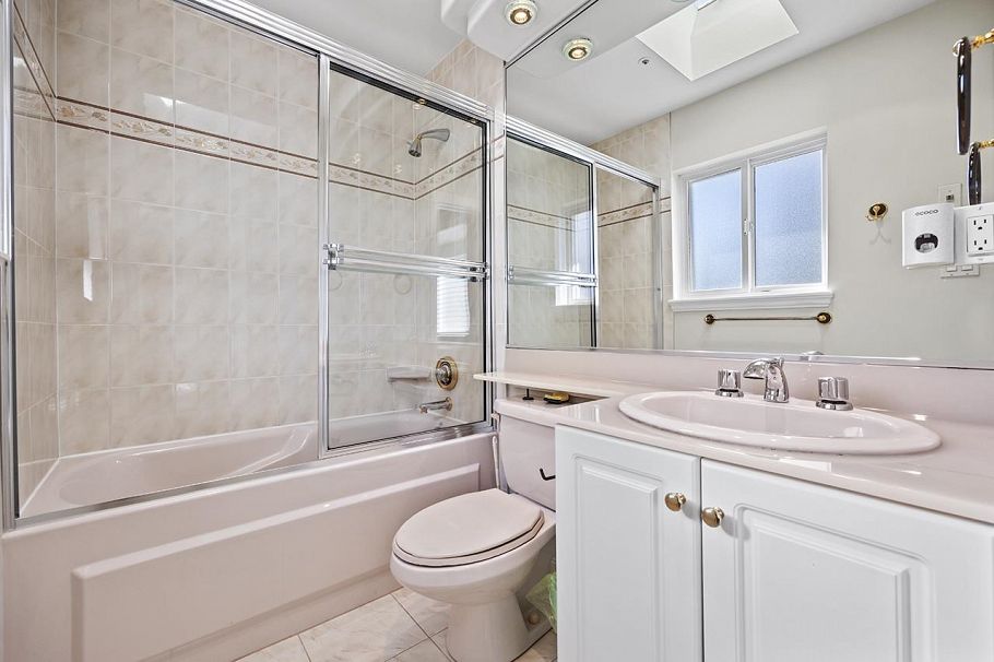 2288 W 20th Avenue Vancouver, BC - 28