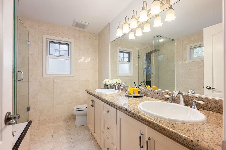 2818 W 19th Avenue Vancouver, BC - 24