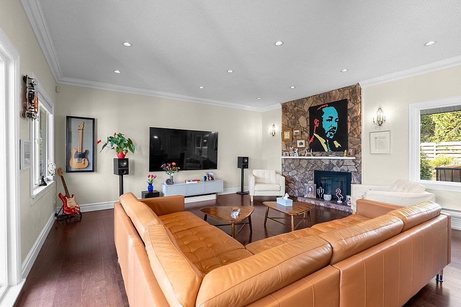 324 E 24th Street North Vancouver, BC - 12