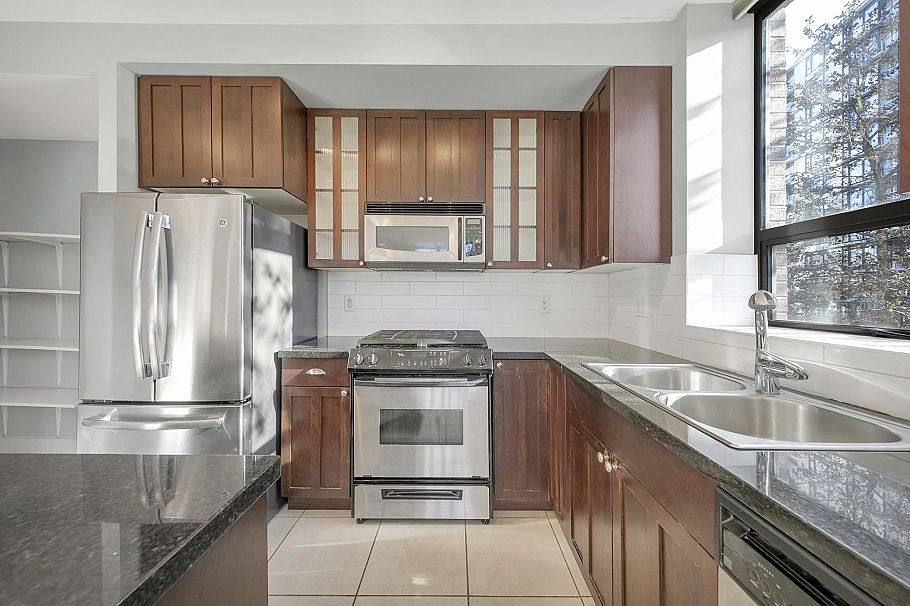 312 170 W 1st Street North Vancouver, BC - 9