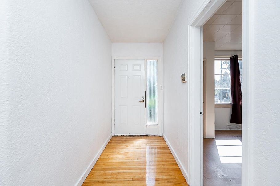 2212 Old Dollarton Road North Vancouver, BC - 3