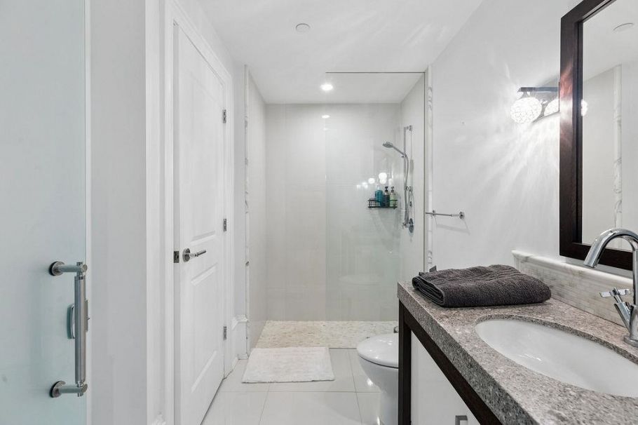 304 1102 Hornby Street Vancouver, BC - 24