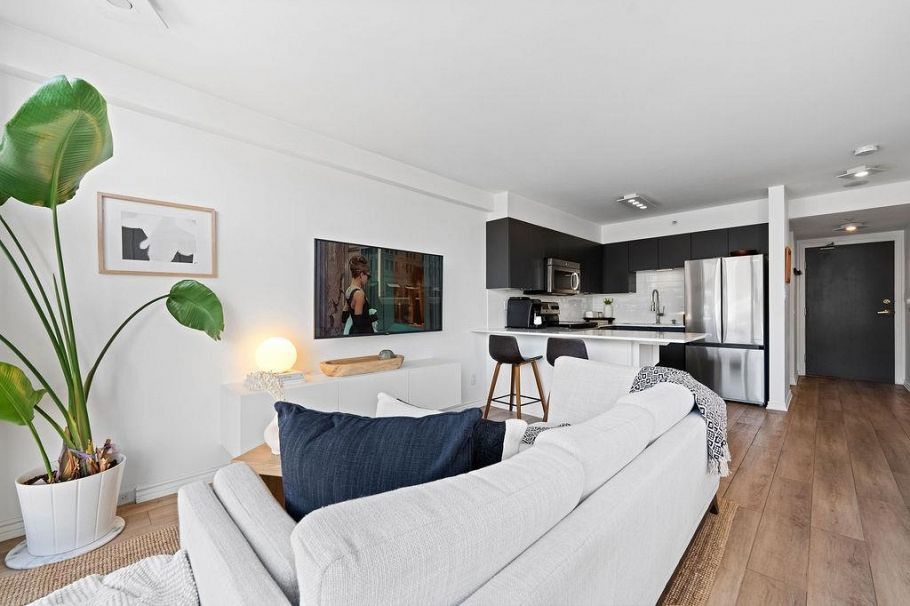 404 1633 W 8th Avenue Vancouver, BC - 5