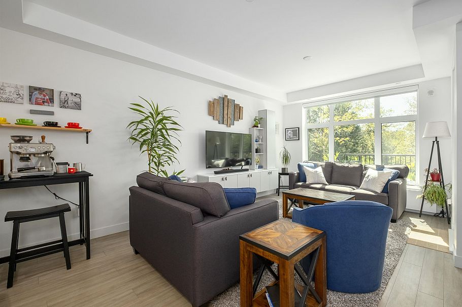 111 747 E 3rd Street North Vancouver, BC - 2