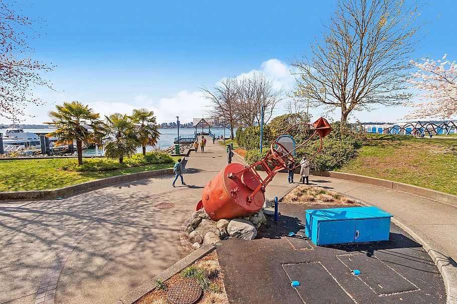 112 240 Mahon Avenue North Vancouver, BC - 37