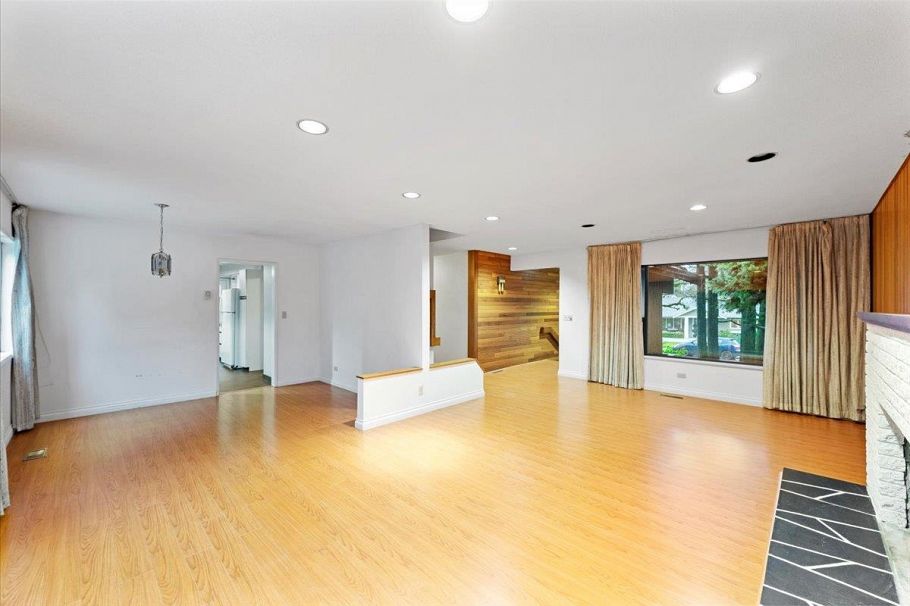 1064 Ruthina Avenue North Vancouver, BC - 9