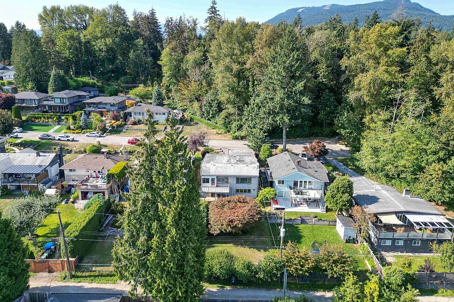 1063 Whitchurch Street North Vancouver, BC - 38