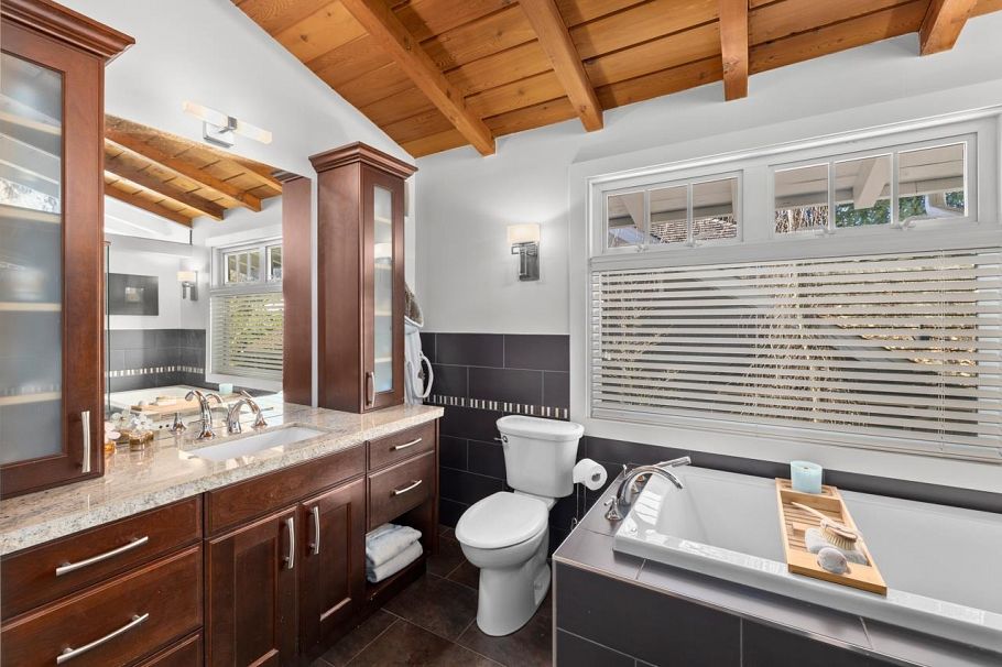 145 E Kensington Road North Vancouver, BC - 26