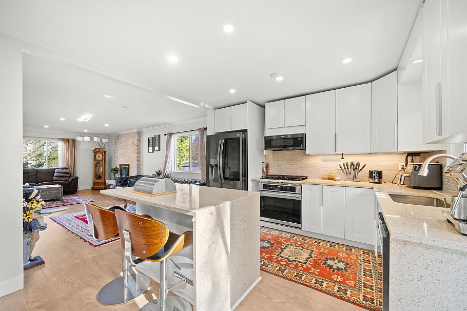 2333 Kirkstone Road North Vancouver, BC - 10