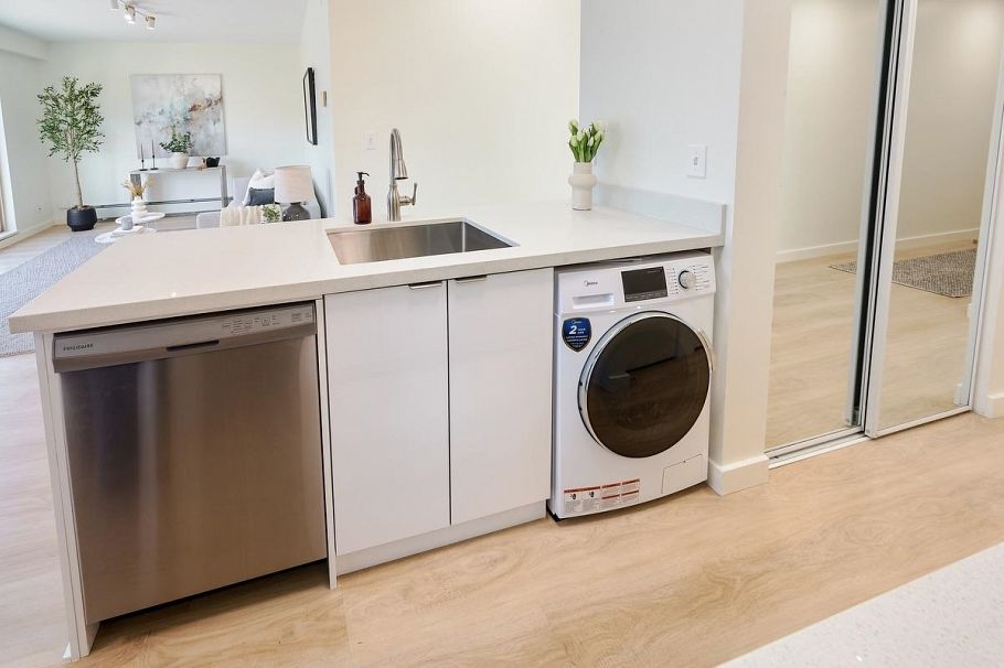 311 1033 St. Georges Avenue North Vancouver, BC - 12