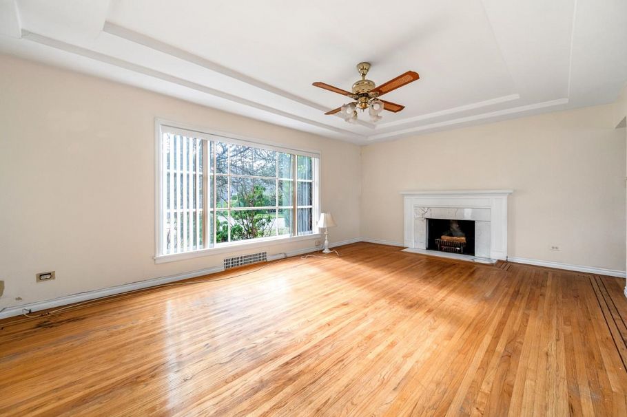 1441 W 49th Avenue Vancouver, BC - 2