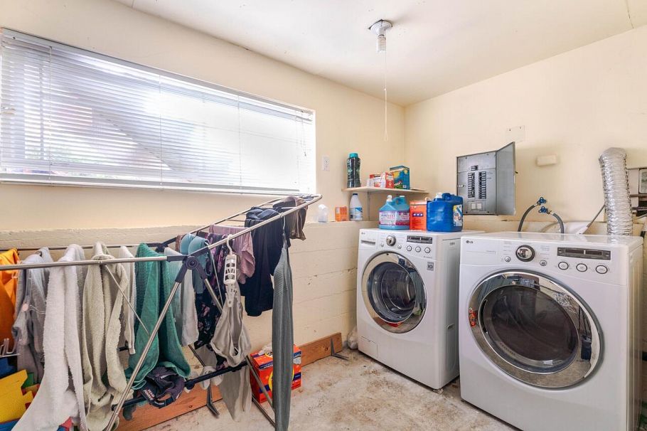 2216 E 41st Avenue Vancouver, BC - 16