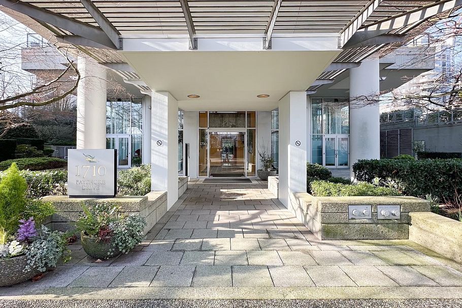 1004 1710 Bayshore Drive Vancouver, BC - 2