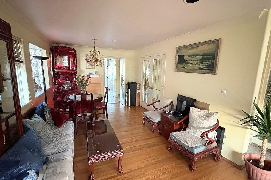 2935 E 17th Avenue Vancouver, BC - 4