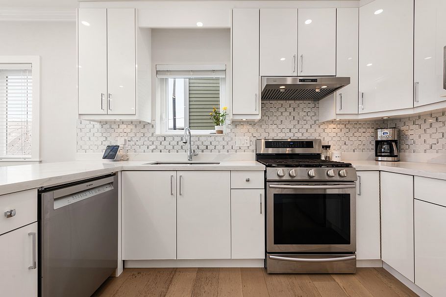 2876 Clark Drive Vancouver, BC - 8