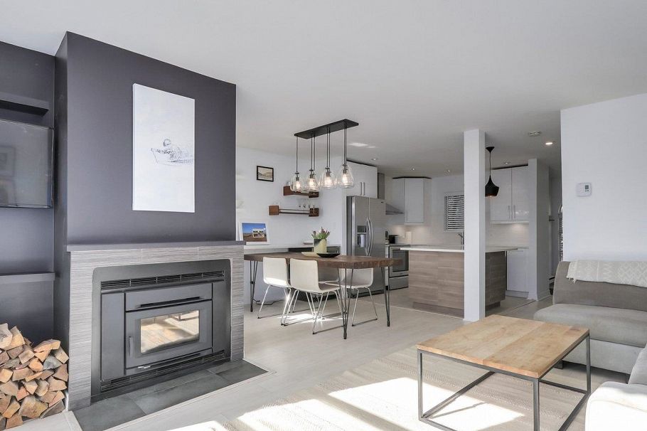 29 900 W 17th Street North Vancouver, BC - 2