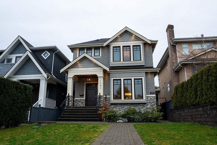 1895 W 60th Avenue West Vancouver, BC - 1