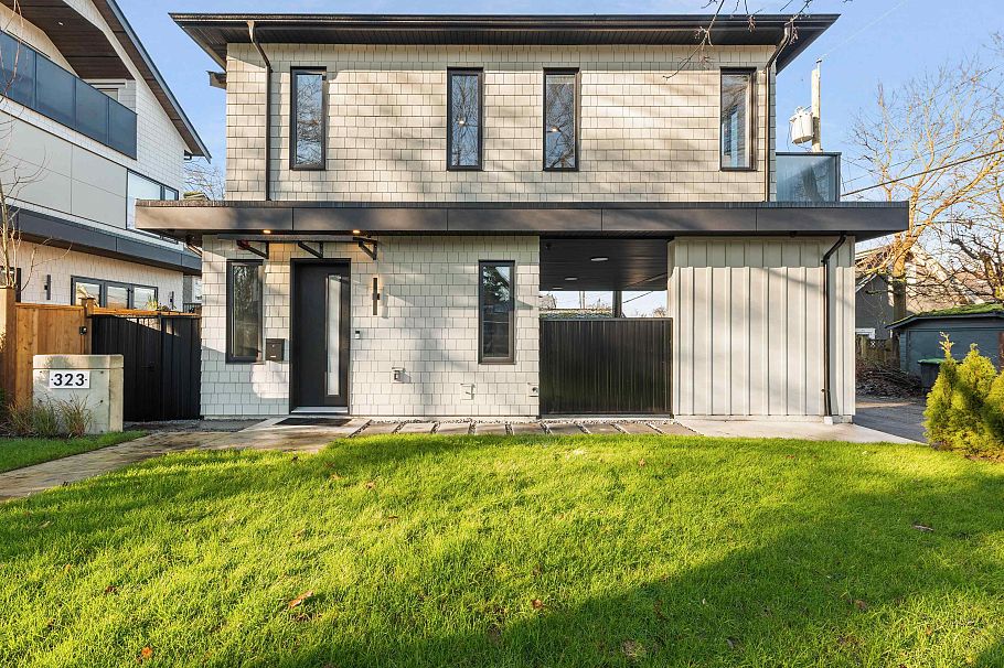 323 N Kamloops Street Vancouver, BC - 1