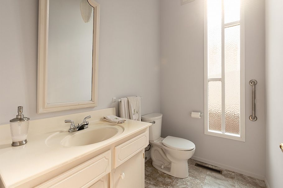 1063 Whitchurch Street North Vancouver, BC - 12