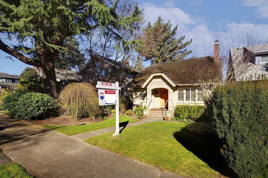 3657 W 14th Avenue Vancouver, BC - 12