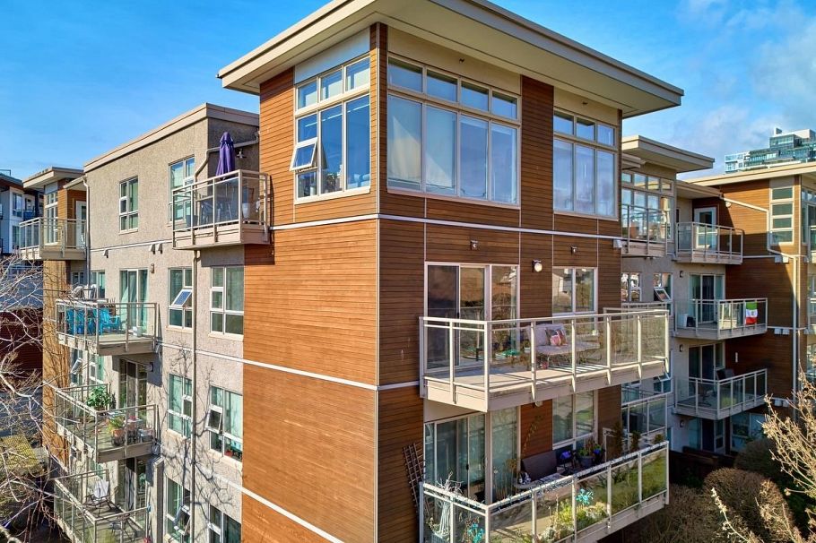 311 1033 St. Georges Avenue North Vancouver, BC - 3