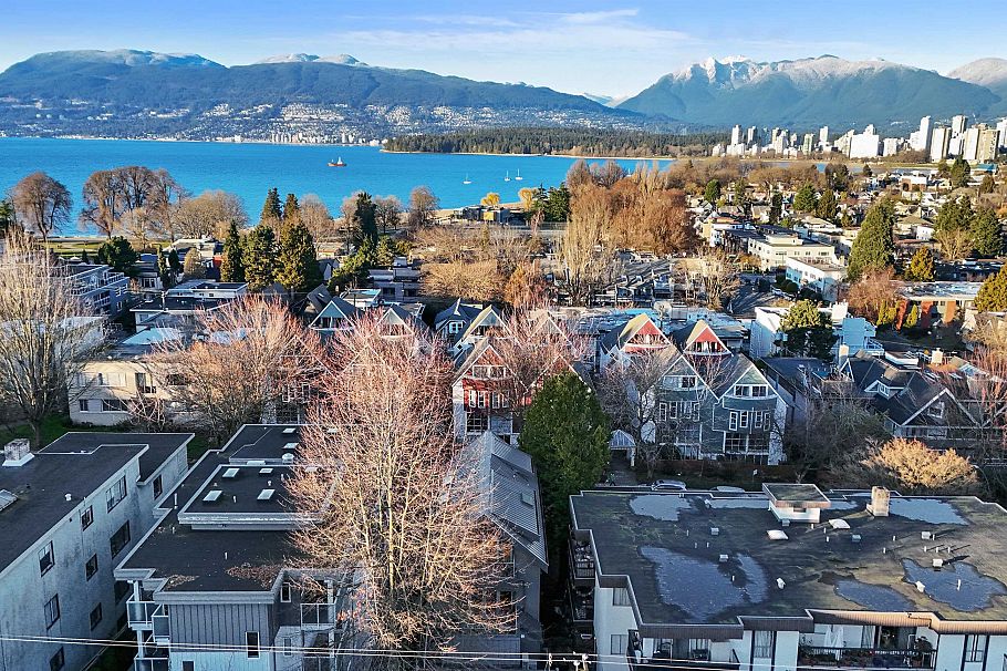 2142 W 1st Avenue Vancouver, BC - 37