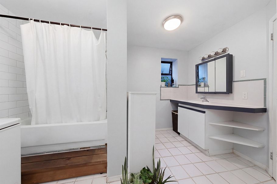 1911 Deep Cove Road North Vancouver, BC - 32