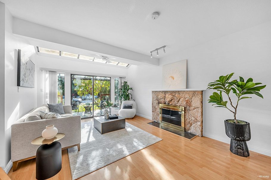 252 E 21st Street North Vancouver, BC - 4