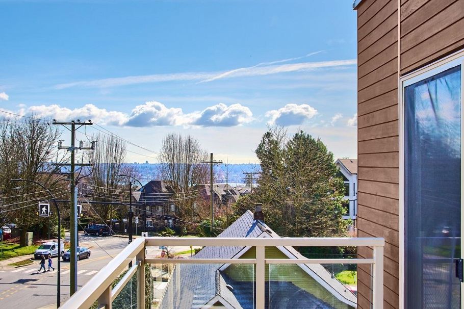 311 1033 St. Georges Avenue North Vancouver, BC - 25