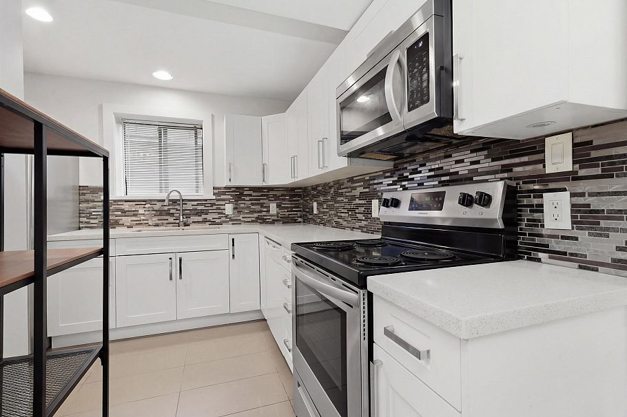 1911 Deep Cove Road North Vancouver, BC - 29