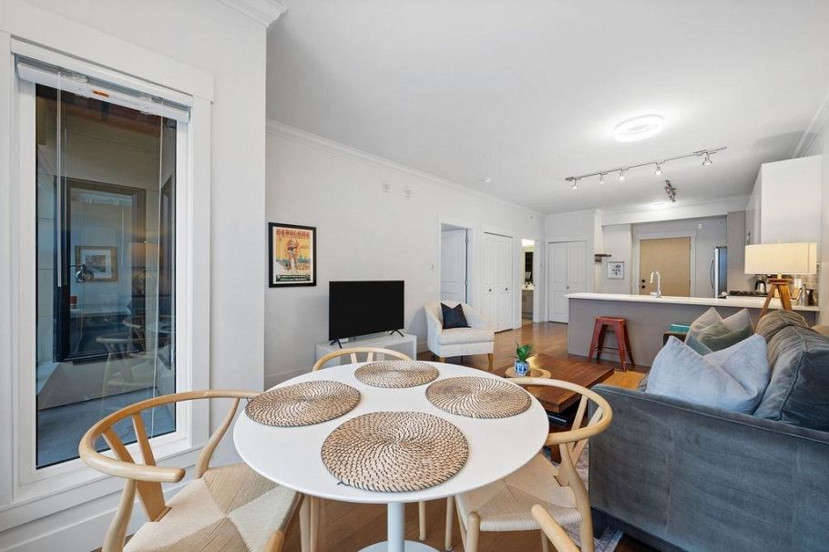 403 857 W 15th Street North Vancouver, BC - 5