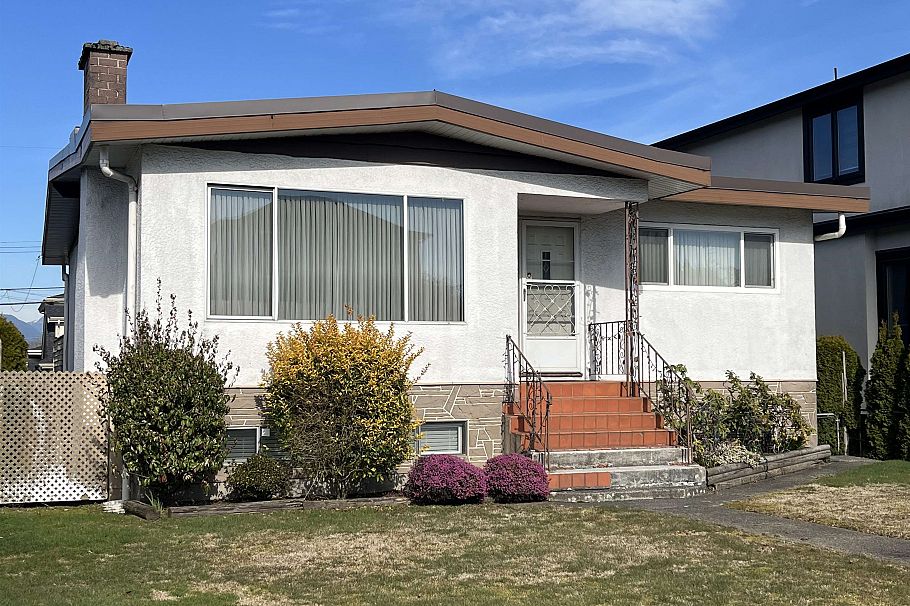 2435 E 49th Avenue Vancouver, BC - 1