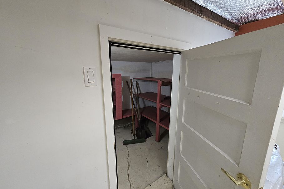 4212 Perry Street Vancouver, BC - 18