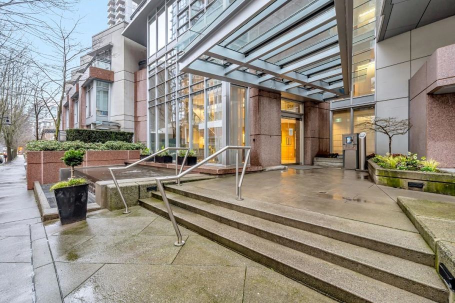 2305 1205 W Hastings Street Vancouver, BC - 2