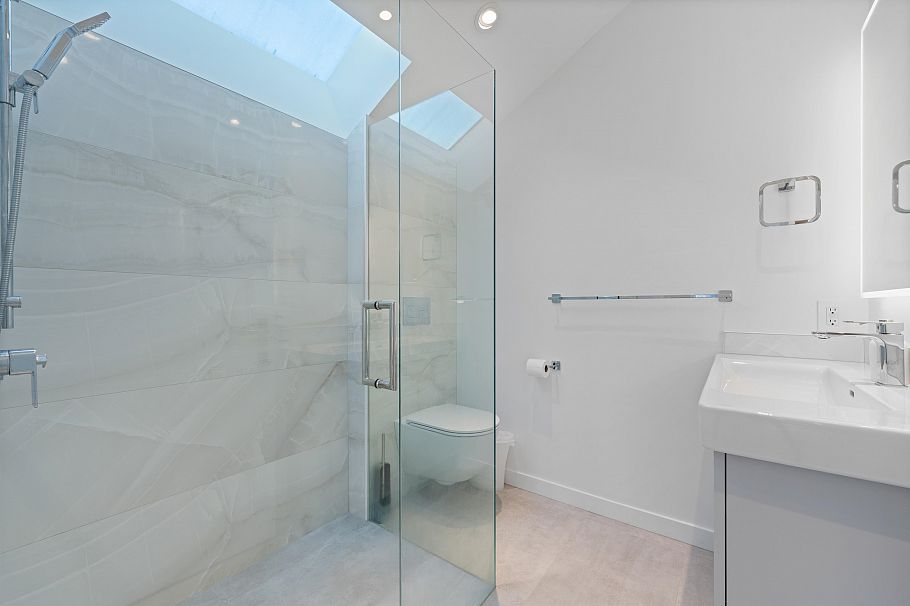 2142 W 1st Avenue Vancouver, BC - 26