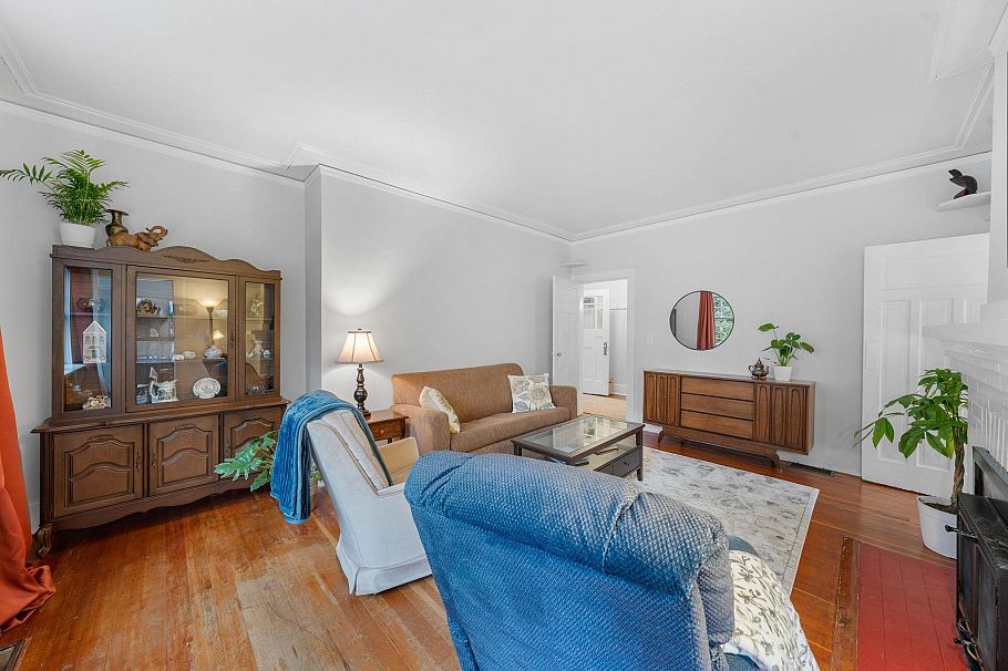 163 E Kings Road North Vancouver, BC - 9