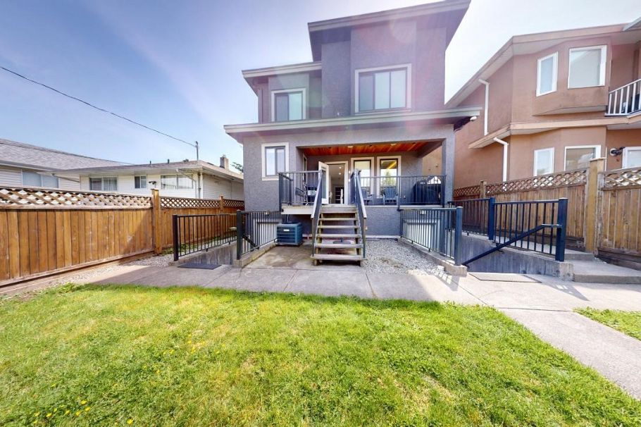 3317 E 3rd Avenue Vancouver, BC - 5