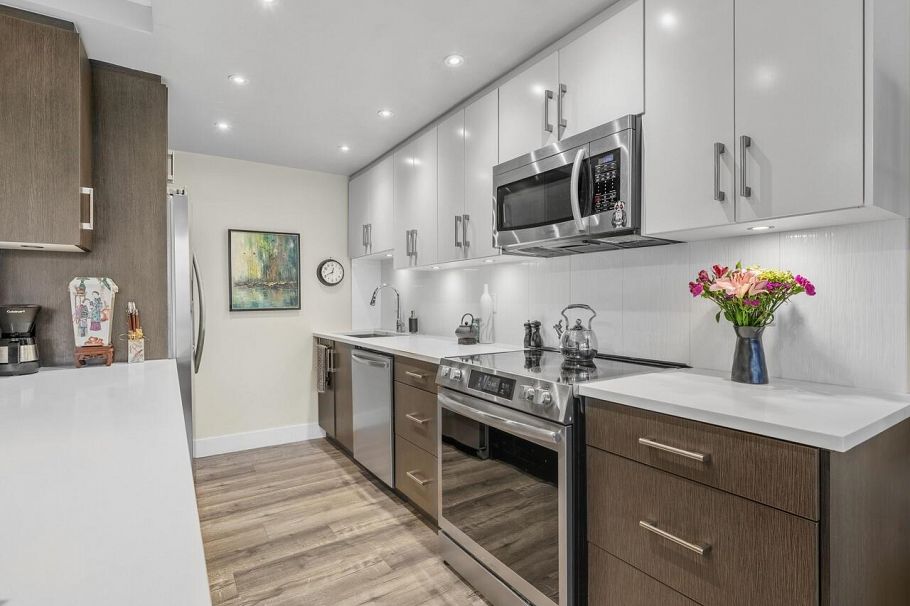 521 666 Leg In Boot Square Vancouver, BC - 11